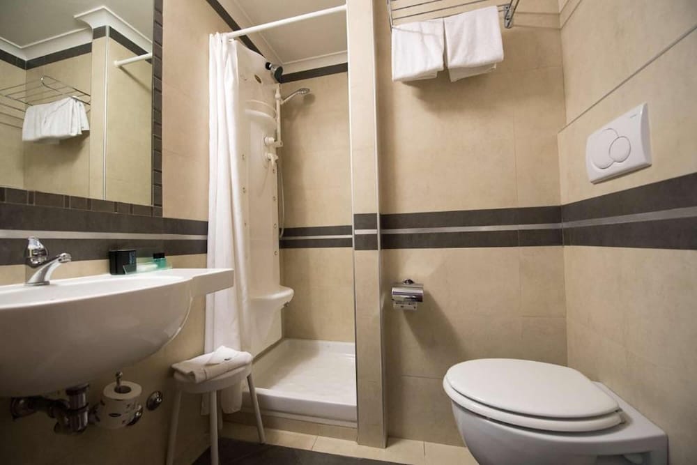 Quality Hotel Nova Domus — Hotel rooms in Rome, Lazio