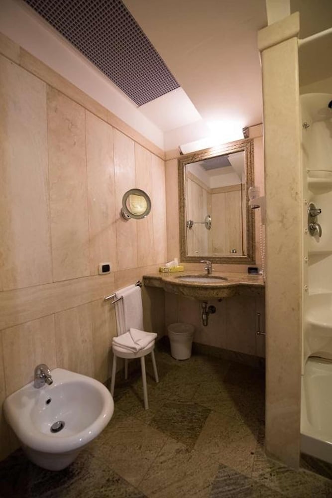 Quality Hotel Nova Domus — Hotel rooms in Rome, Lazio