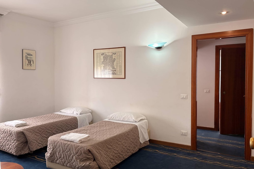 Quality Hotel Nova Domus — Hotel rooms in Rome, Lazio