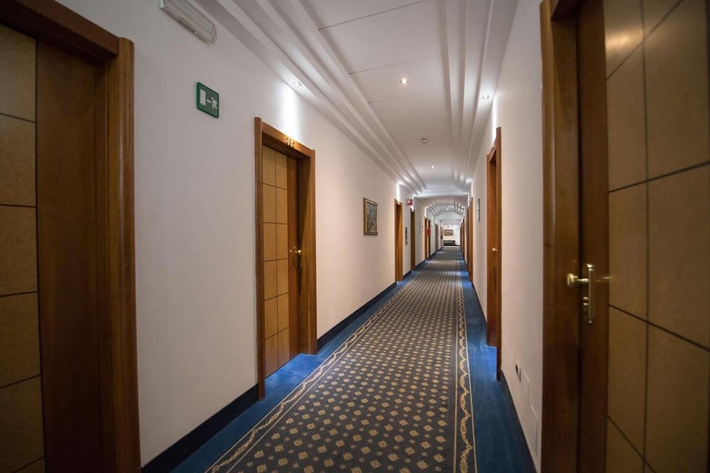 Quality Hotel Nova Domus — Hotel building in Rome, Lazio