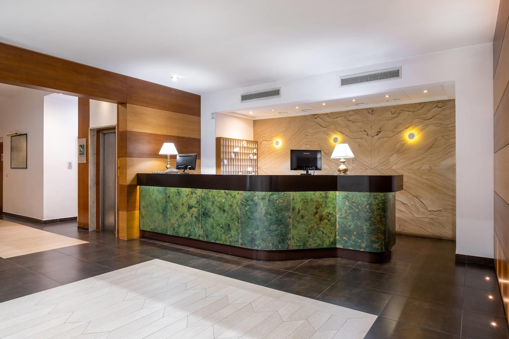 Quality Hotel Nova Domus — Hotel building in Rome, Lazio