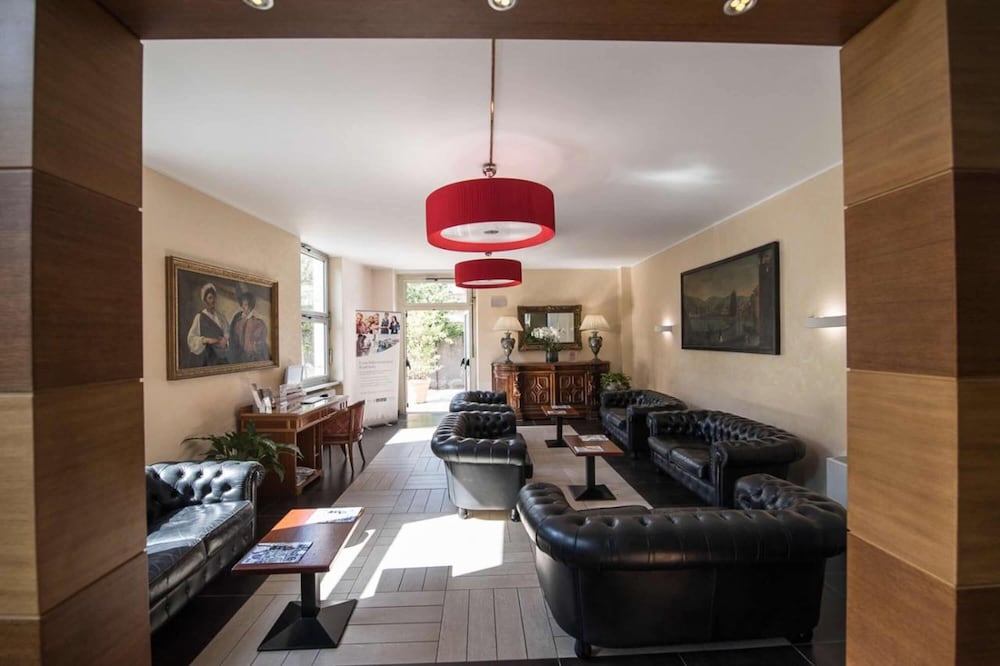 Quality Hotel Nova Domus — Hotel building in Rome, Lazio