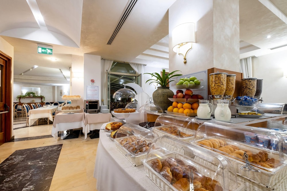Quality Hotel Nova Domus — Restaurant & bars in Rome, Lazio