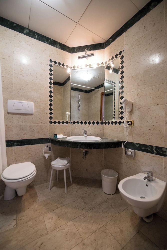 Quality Hotel Nova Domus — Hotel rooms in Rome, Lazio