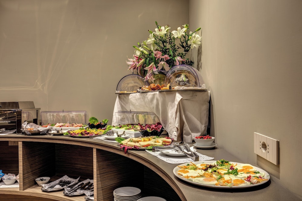 Al Manthia Hotel - Trevi Hotels Group — Restaurant & bars in Rome, Lazio