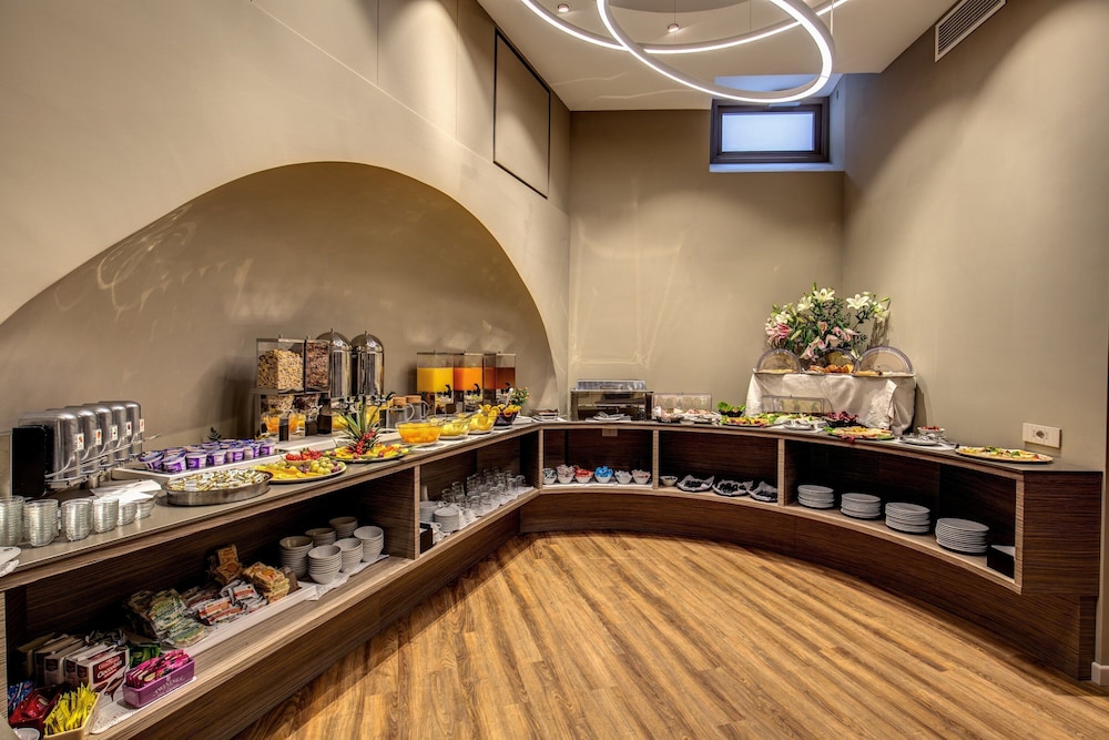 Al Manthia Hotel - Trevi Hotels Group — Restaurant & bars in Rome, Lazio