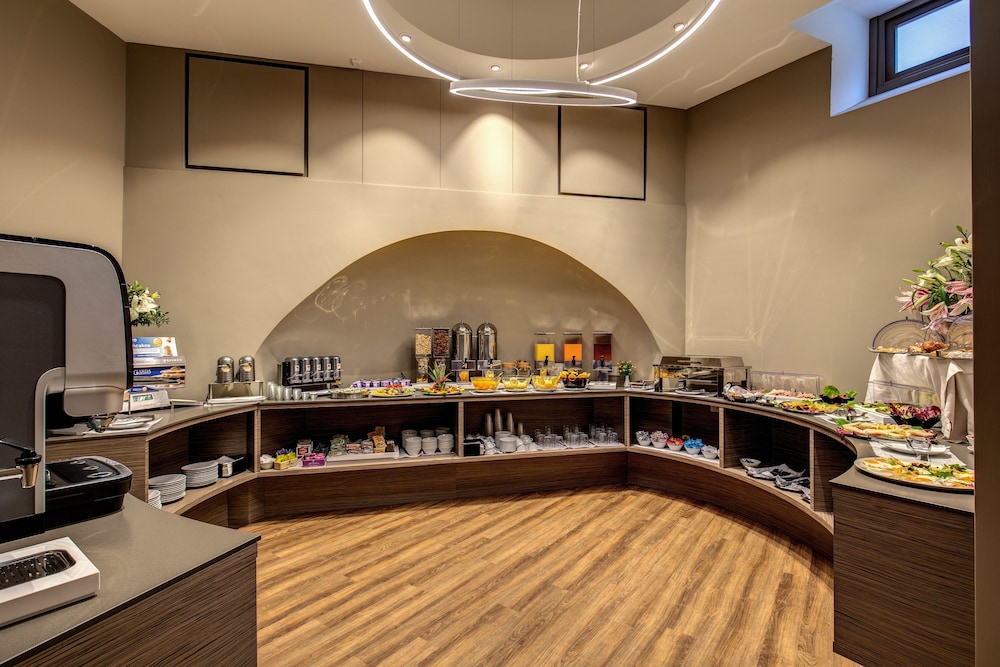 Al Manthia Hotel - Trevi Hotels Group — Restaurant & bars in Rome, Lazio