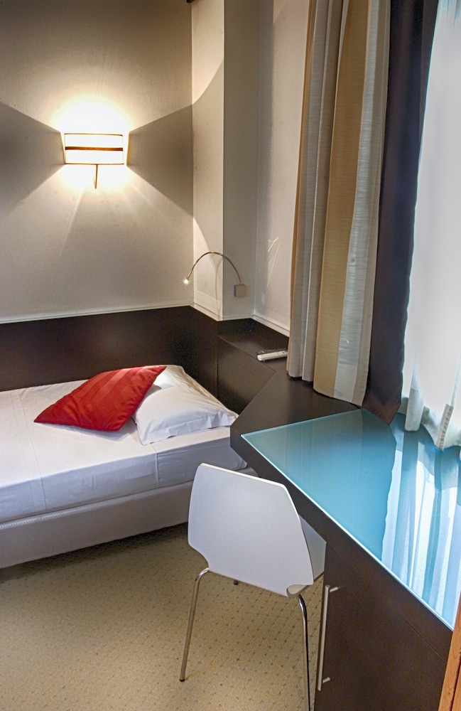Raganelli Hotel — Hotel rooms in Rome, Lazio
