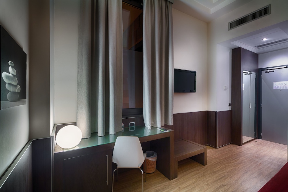 Raganelli Hotel — Hotel rooms in Rome, Lazio