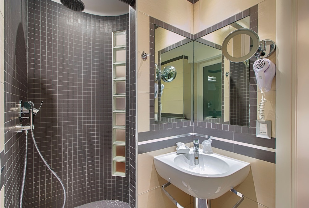 Raganelli Hotel — Hotel rooms in Rome, Lazio