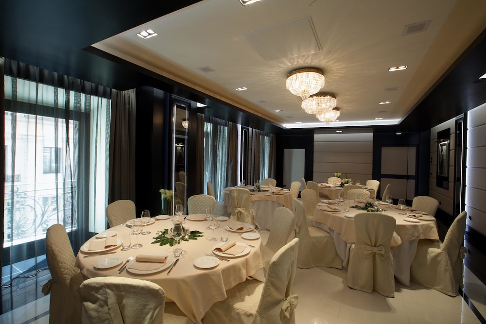 Baglioni Hotel Regina - The Leading Hotels of the World — Restaurant & bars in Rome, Lazio