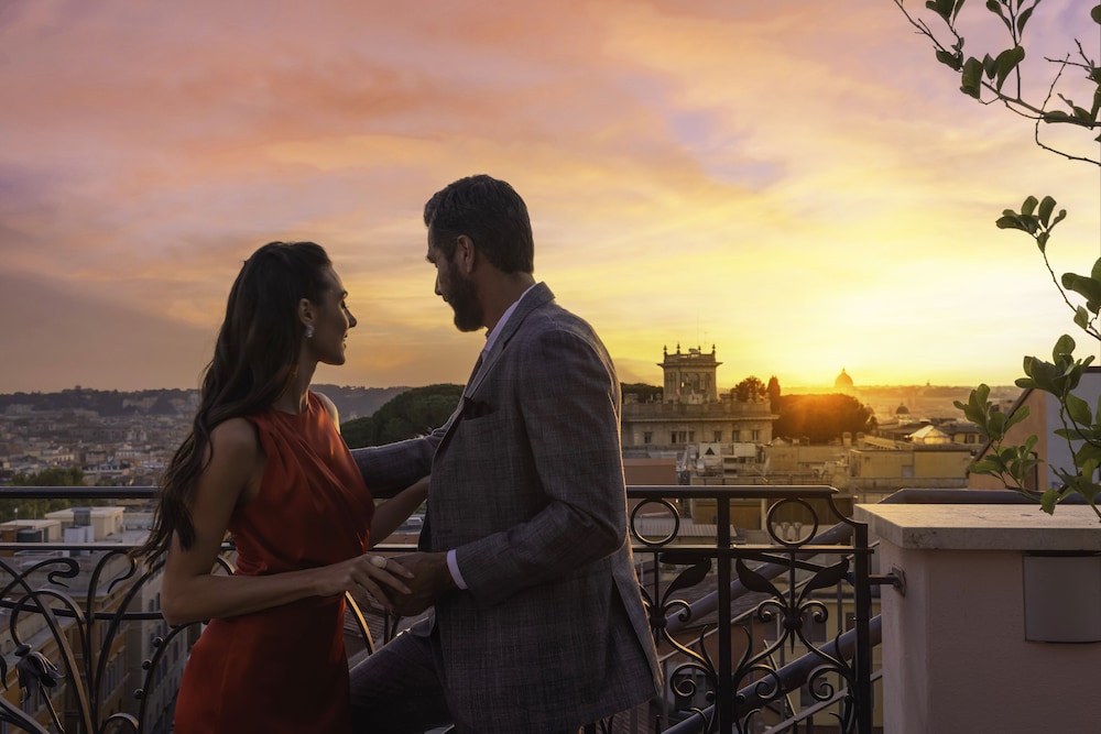 Baglioni Hotel Regina - The Leading Hotels of the World — Restaurant & bars in Rome, Lazio
