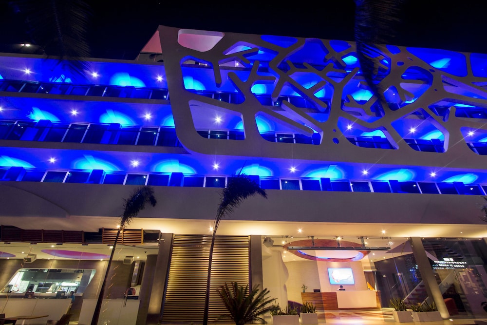 The Carmen Hotel - Ocean Front — Hotel building in Playa del Carmen, Quintana Roo