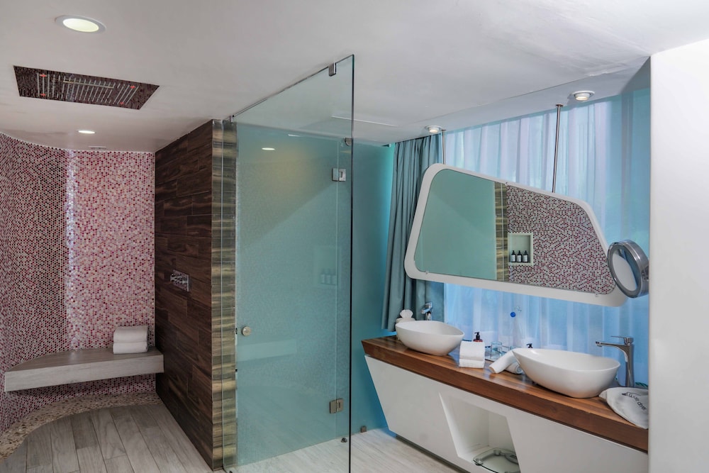 The Carmen Hotel - Ocean Front — Hotel rooms in Playa del Carmen, Quintana Roo