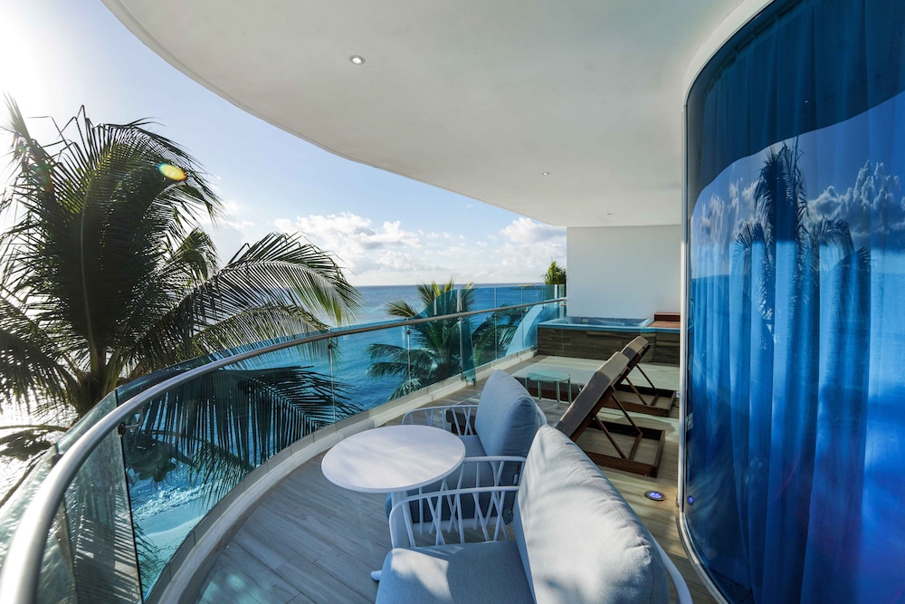 The Carmen Hotel - Ocean Front — Hotel rooms in Playa del Carmen, Quintana Roo