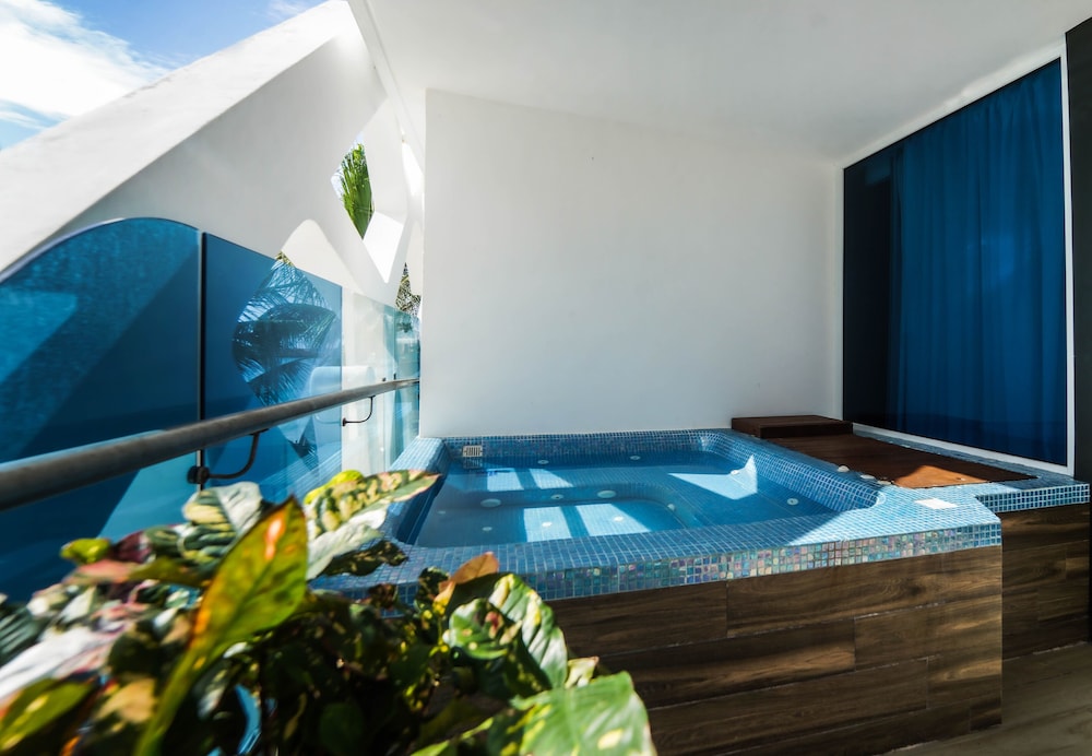 The Carmen Hotel - Ocean Front — Swimming pool in Playa del Carmen, Quintana Roo