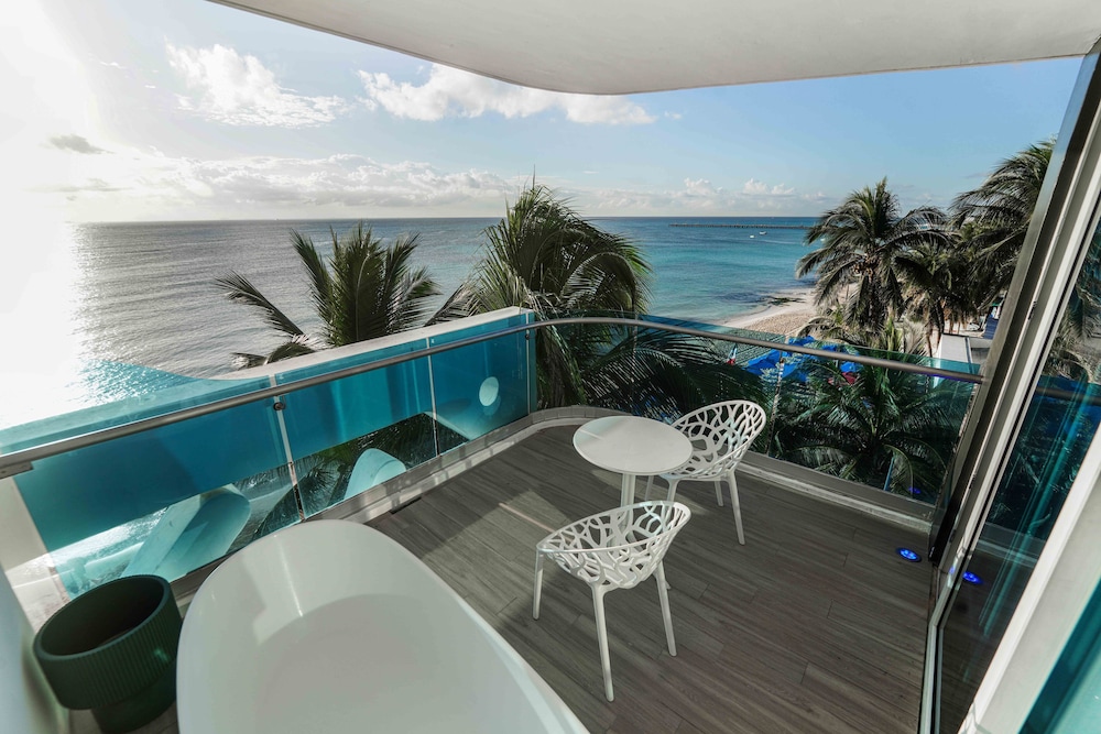 The Carmen Hotel - Ocean Front — Hotel rooms in Playa del Carmen, Quintana Roo
