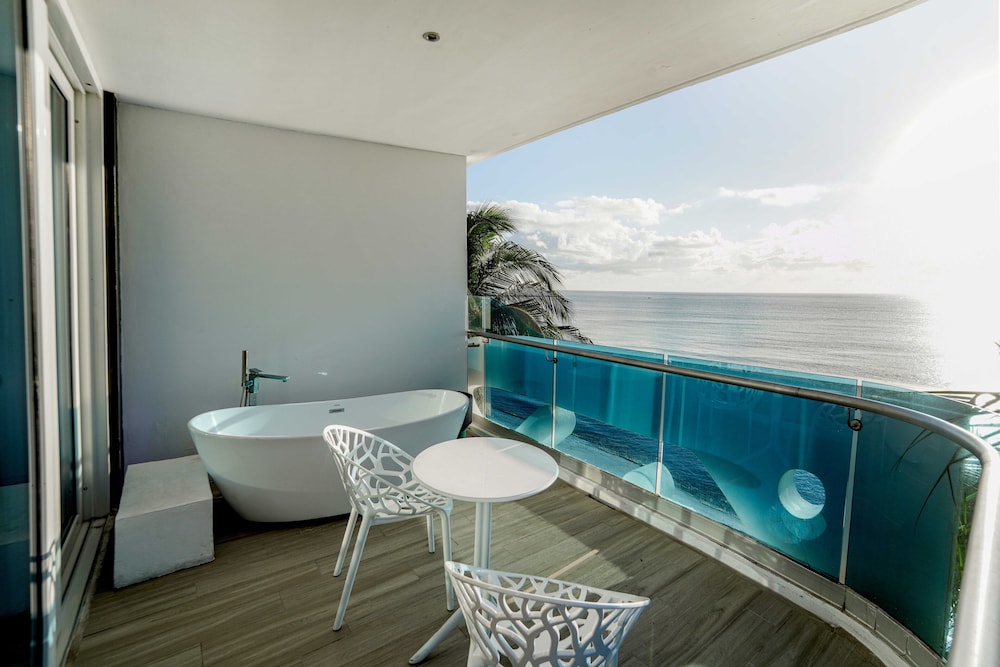 The Carmen Hotel - Ocean Front — Hotel rooms in Playa del Carmen, Quintana Roo