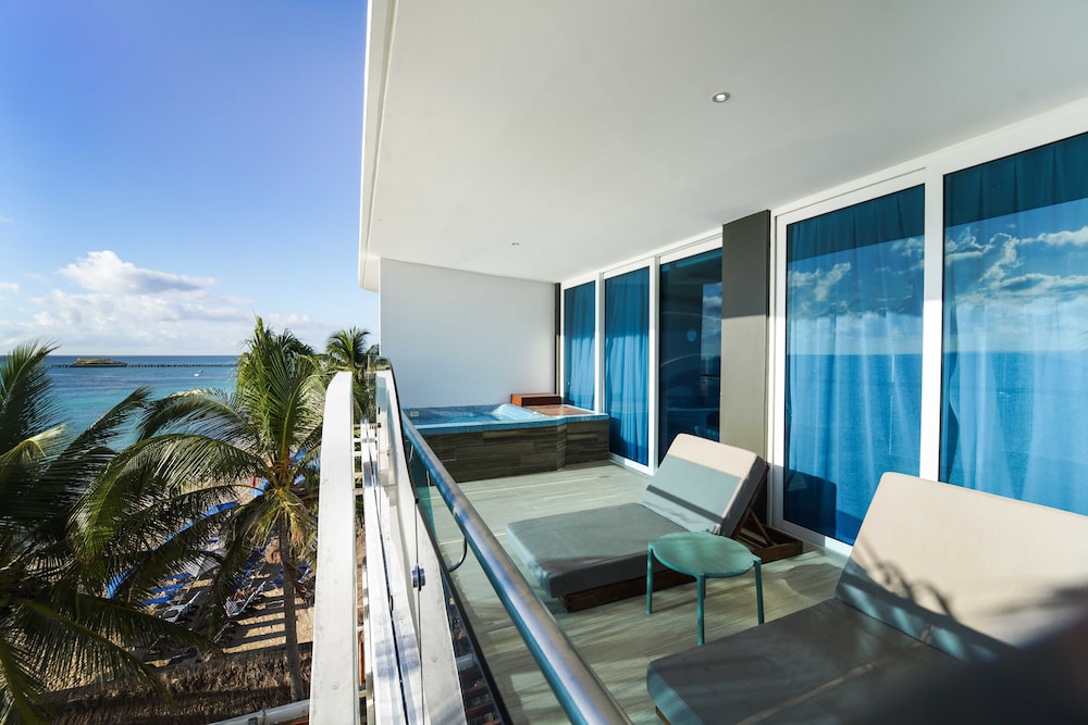 The Carmen Hotel - Ocean Front — Hotel rooms in Playa del Carmen, Quintana Roo