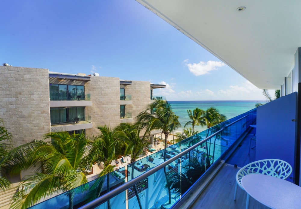 The Carmen Hotel - Ocean Front — Hotel building in Playa del Carmen, Quintana Roo