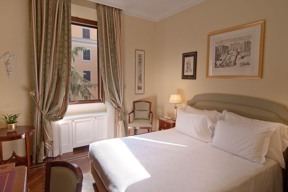 Residenza Paolo VI — Hotel rooms in Rome, Lazio