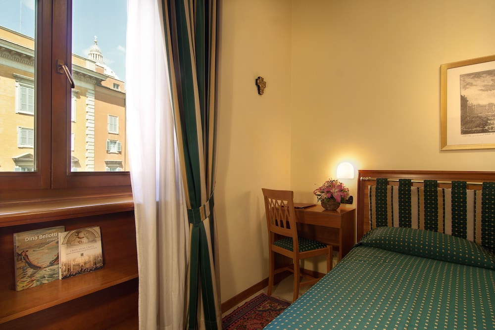 Residenza Paolo VI — Hotel rooms in Rome, Lazio