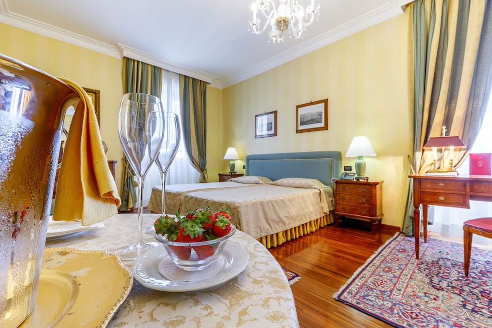 Residenza Paolo VI — Hotel rooms in Rome, Lazio