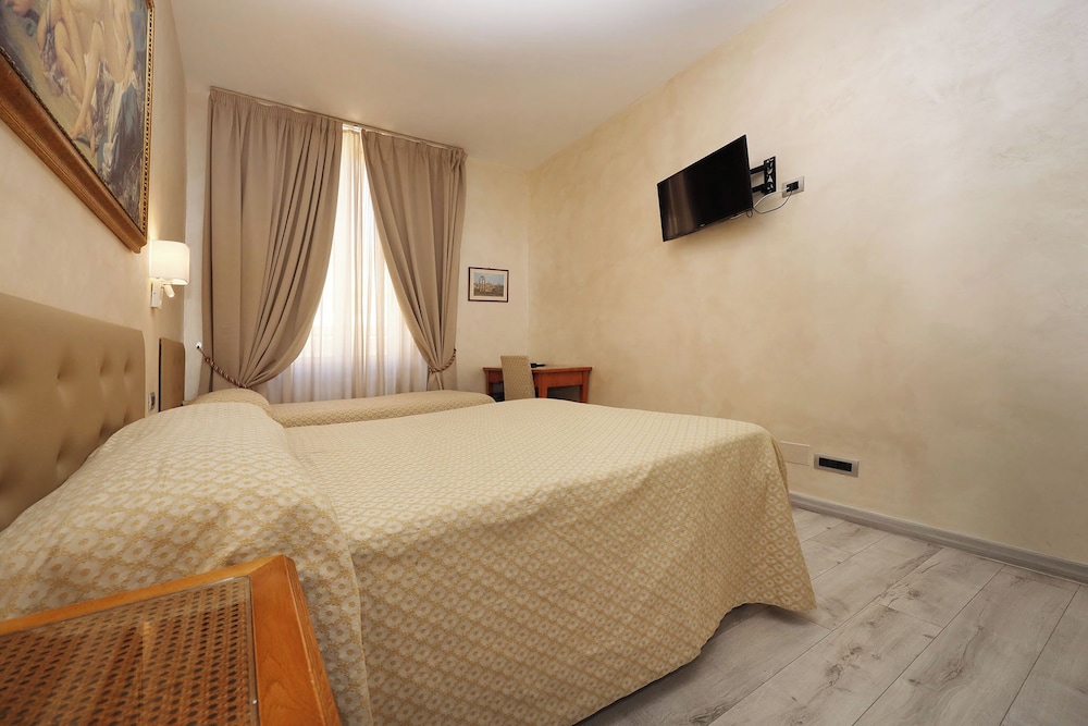 Hotel Rimini — Hotel rooms in Rome, Lazio