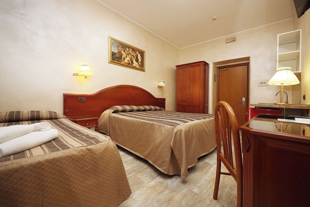 Hotel Rimini — Hotel rooms in Rome, Lazio