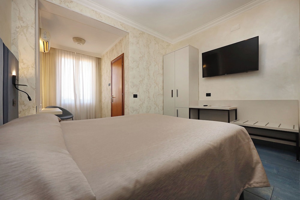 Hotel Rimini — Hotel rooms in Rome, Lazio