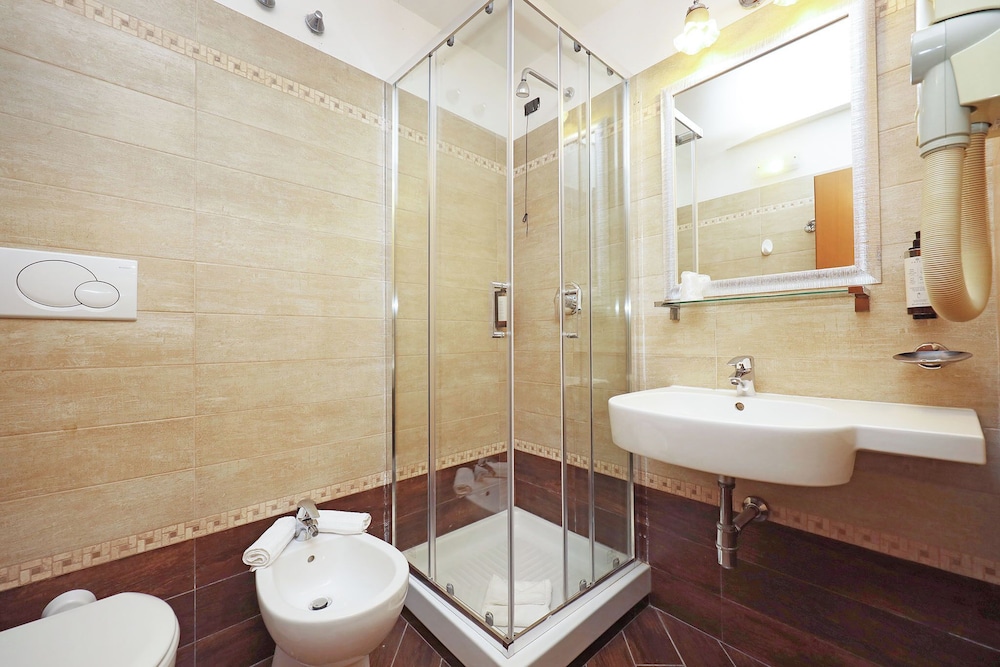 Hotel Rimini — Hotel rooms in Rome, Lazio