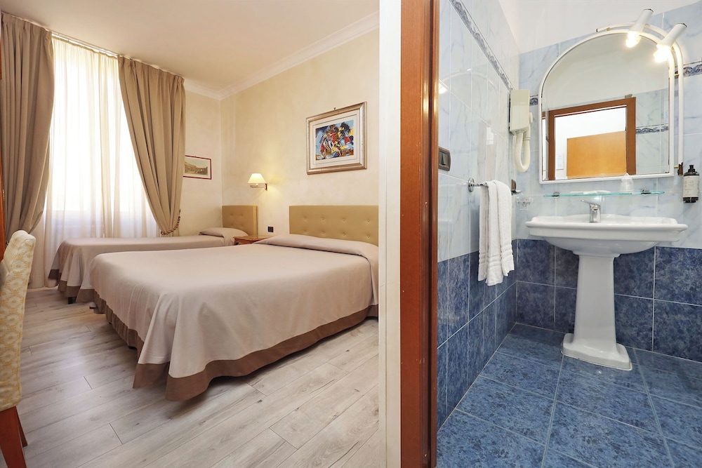 Hotel Rimini — Hotel rooms in Rome, Lazio