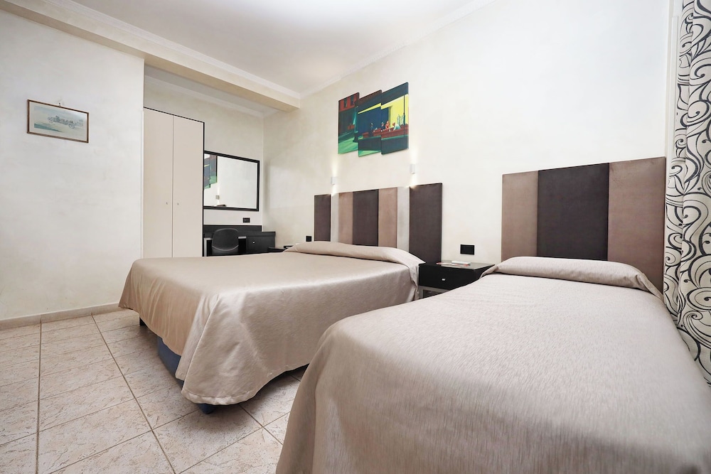 Hotel Rimini — Hotel rooms in Rome, Lazio