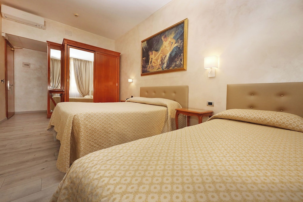 Hotel Rimini — Hotel rooms in Rome, Lazio