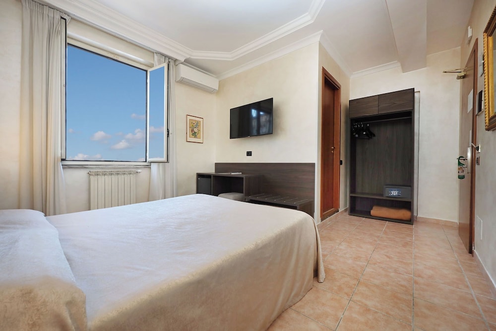 Hotel Rimini — Hotel rooms in Rome, Lazio