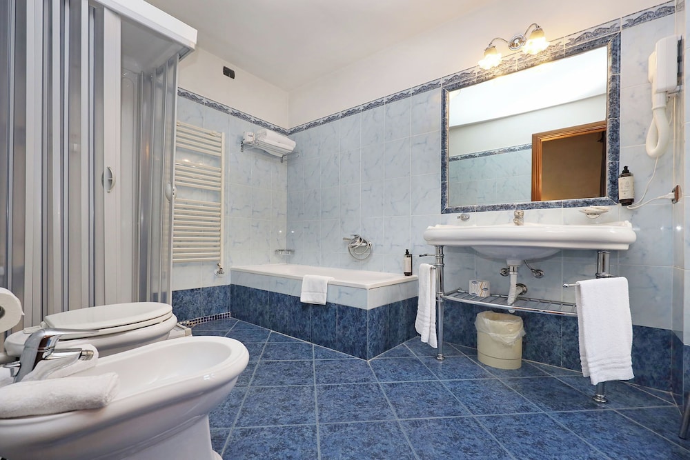Hotel Rimini — Hotel rooms in Rome, Lazio