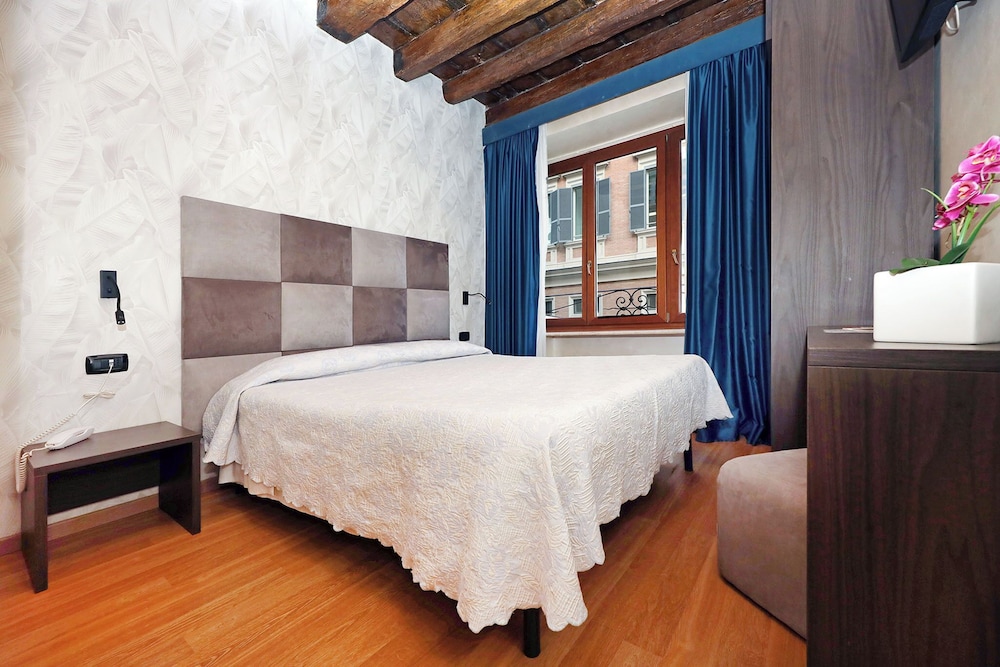 Hotel Rimini — Hotel rooms in Rome, Lazio