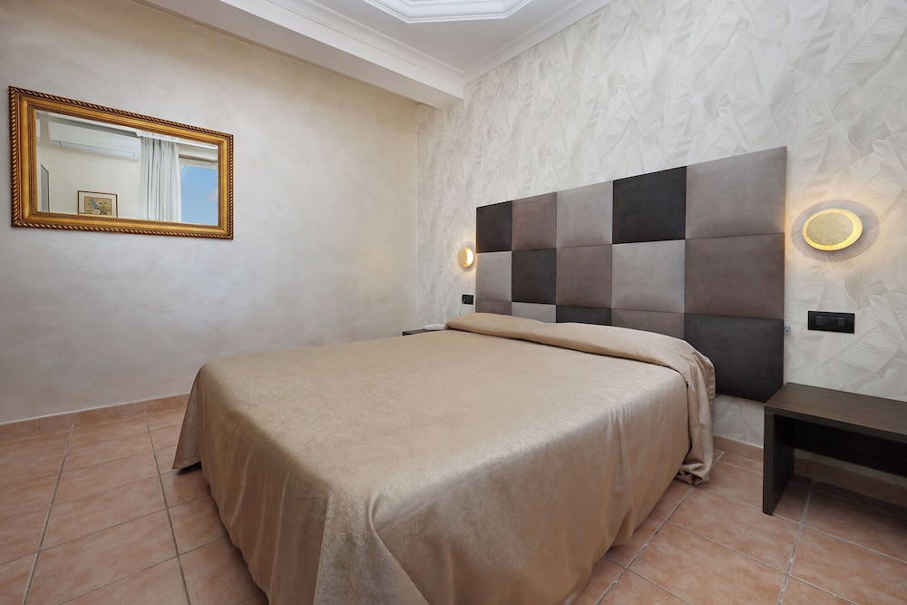 Hotel Rimini — Hotel rooms in Rome, Lazio