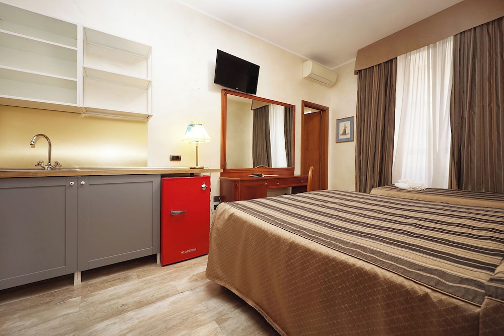 Hotel Rimini — Hotel rooms in Rome, Lazio