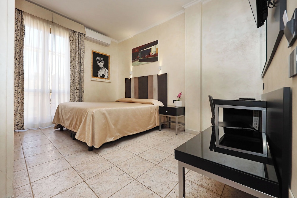 Hotel Rimini — Hotel rooms in Rome, Lazio