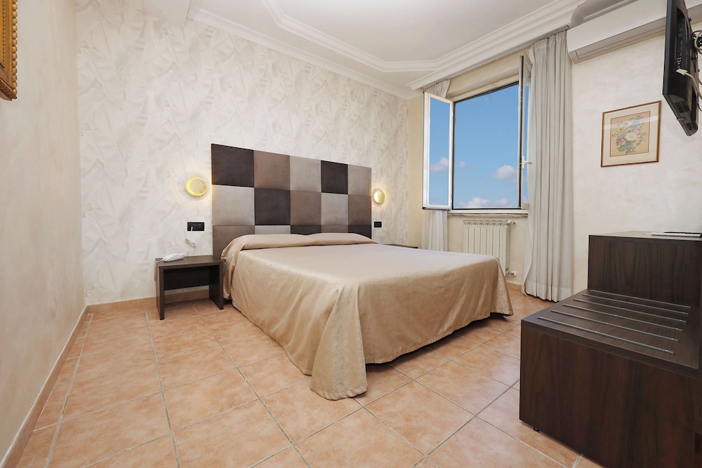 Hotel Rimini — Hotel rooms in Rome, Lazio