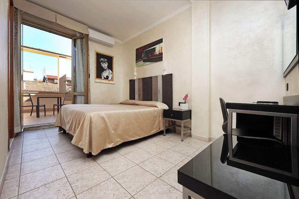 Hotel Rimini — Hotel rooms in Rome, Lazio