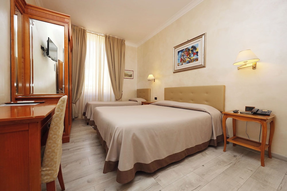 Hotel Rimini — Hotel rooms in Rome, Lazio
