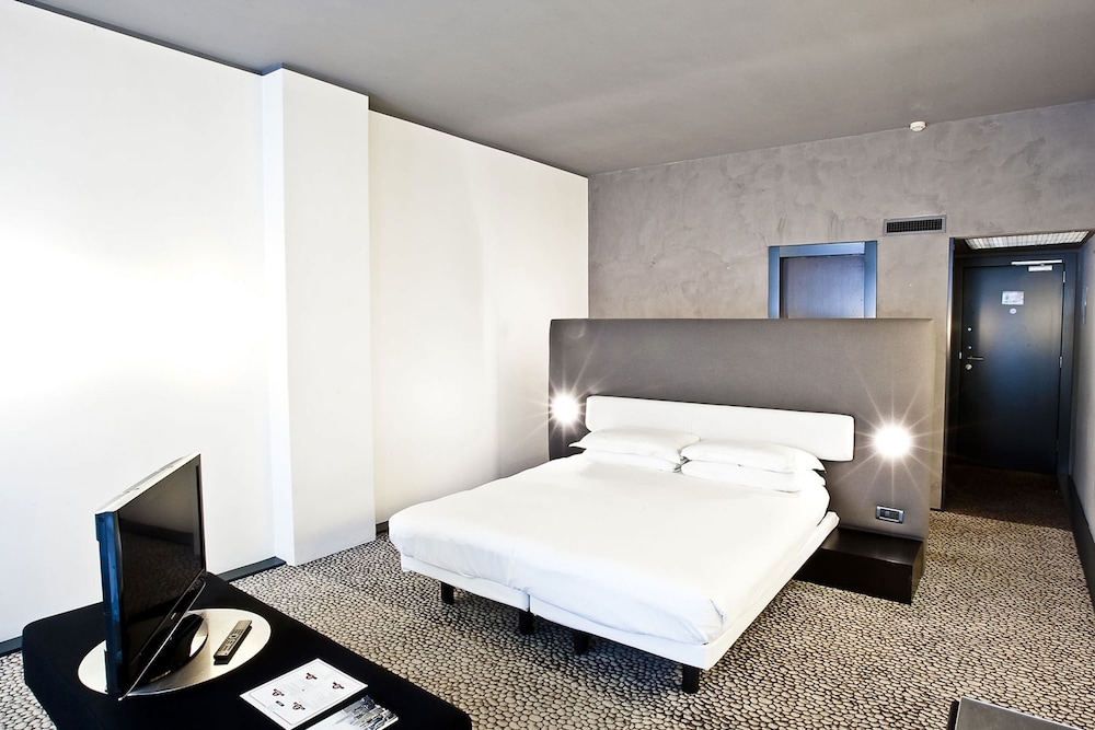 Hotel Ripa Roma — Hotel rooms in Rome, Lazio