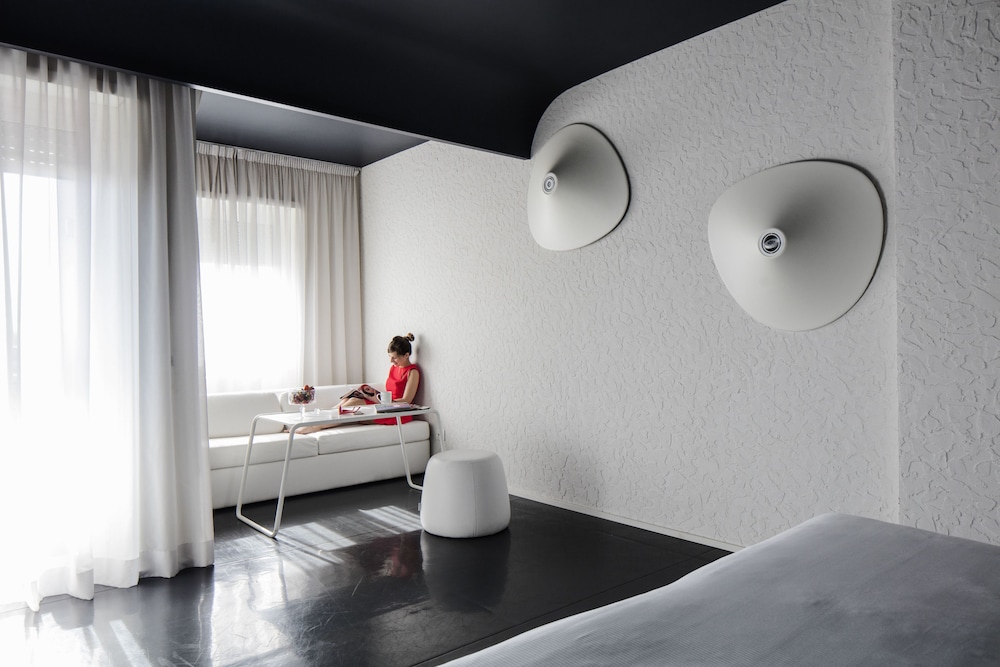 Hotel Ripa Roma — Hotel rooms in Rome, Lazio