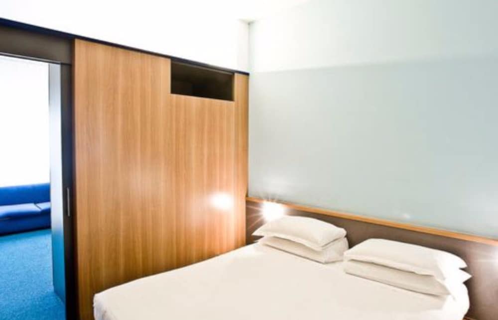 Hotel Ripa Roma — Hotel rooms in Rome, Lazio