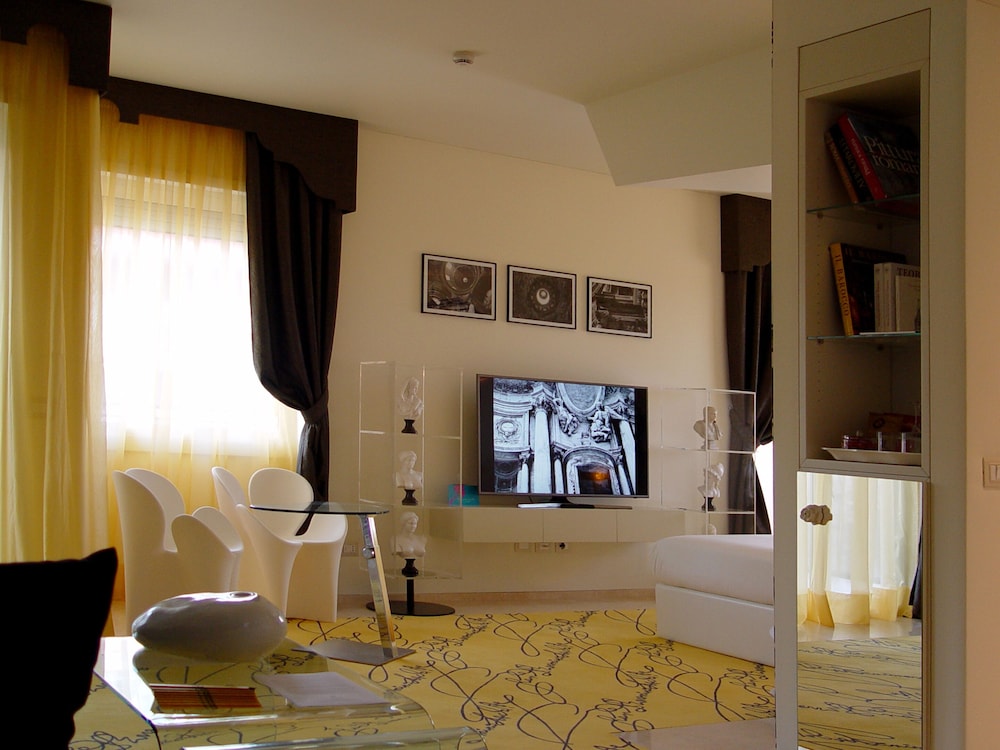 Hotel Ripa Roma — Hotel rooms in Rome, Lazio