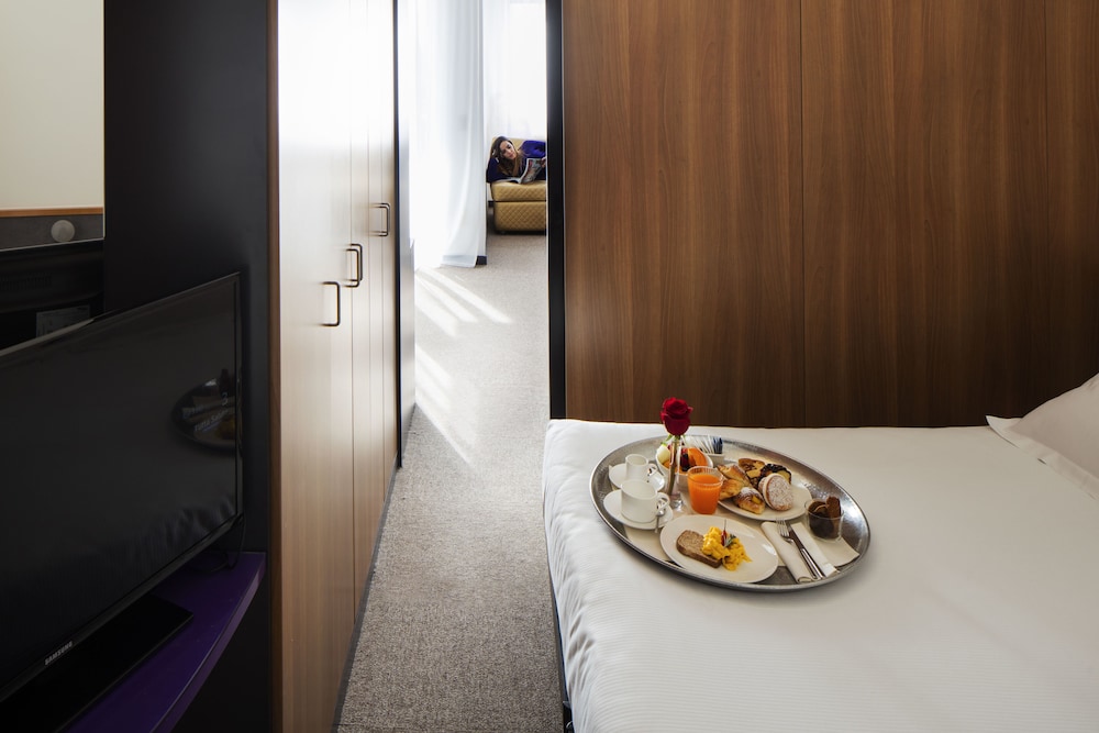 Hotel Ripa Roma — Hotel rooms in Rome, Lazio