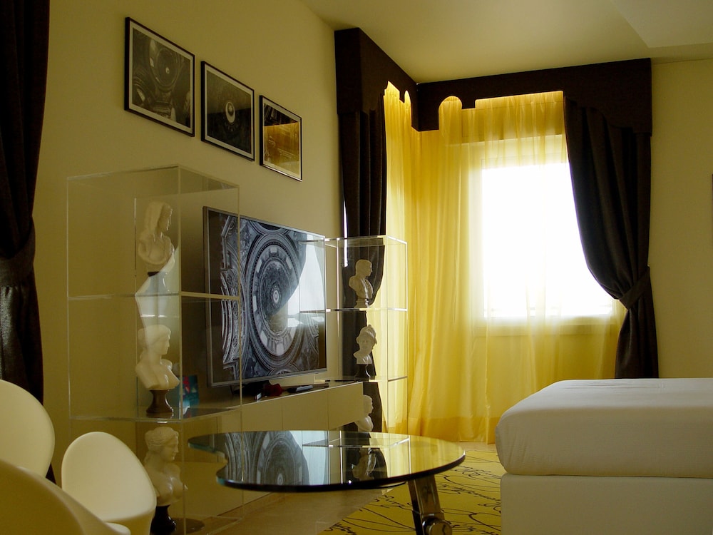 Hotel Ripa Roma — Hotel rooms in Rome, Lazio