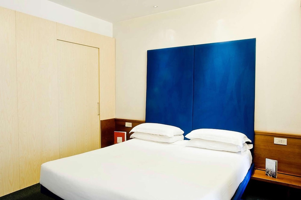 Hotel Ripa Roma — Hotel rooms in Rome, Lazio